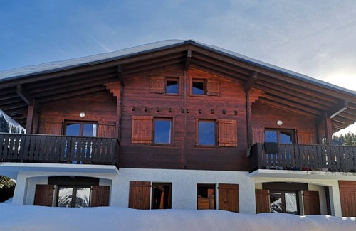 Crest-Voland Chalet De Ski | Chalet "Les Mouflons" - Le Clos - Sleeps 8, 5 minutes walk from the ski slopes