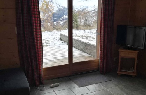 Villarembert Chalet De Ski | Chalet Les Terrasses, directly behind the learning slope for children and kindergarten.