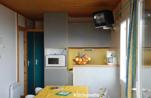 Blavignac Chalet De Ski | Chalet 'Lilas Pour' with Mountain View, Shared Pool and Wi-Fi