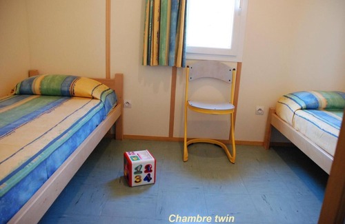Blavignac Chalet De Ski | Chalet 'Lilas Pour' with Mountain View, Shared Pool and Wi-Fi