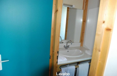 Blavignac Chalet De Ski | Chalet 'Lilas Pour' with Mountain View, Shared Pool and Wi-Fi