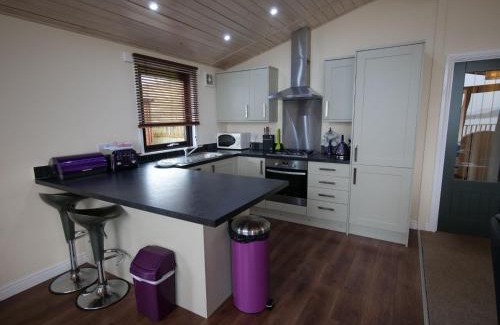 Kinross Chalet De Ski | Chalet Loch Leven Lodge by Interhome