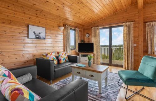 Kinross Chalet De Ski | Chalet Loch Side Lodge 8 by Interhome