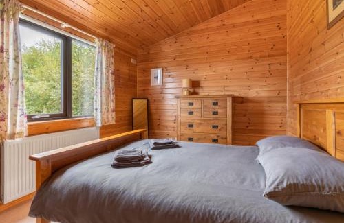 Kinross Chalet De Ski | Chalet Loch Side Lodge 8 by Interhome