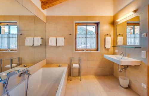 Schonbach Chalet De Ski | Chalet Lux - Chaletdorf am Sonnenhang