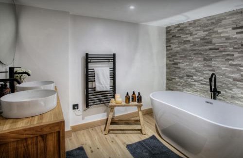 Manigod Chalet De Ski | Chalet Manoe - OVO Network