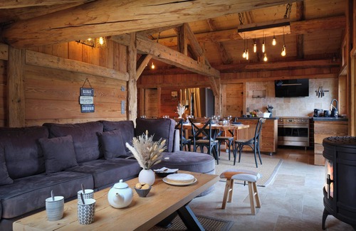 La Giettaz Chalet De Ski | Chalet Marijulo - Stylish property with hot tub and terrace - OVO Network