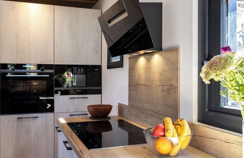Bellentre Chalet De Ski | Chalet Mathilde - Piste à 20m, jacuzzi, sauna, vue sur le Mont Blanc!