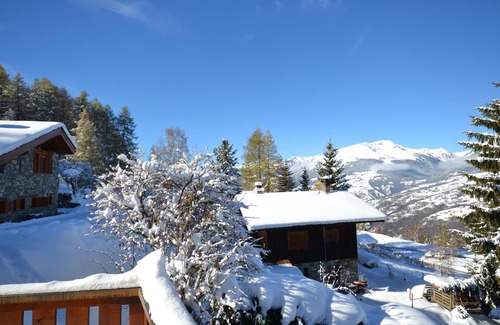 Bellentre Chalet De Ski | Chalet Mathilde - Piste à 20m, jacuzzi, sauna, vue sur le Mont Blanc!