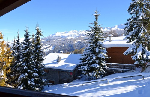 Bellentre Chalet De Ski | Chalet Mathilde - Piste à 20m, jacuzzi, sauna, vue sur le Mont Blanc!