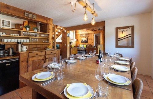 Peisey-Nancroix Chalet De Ski | Chalet Michka - 1 minute from the ski lift - 14 PAX
