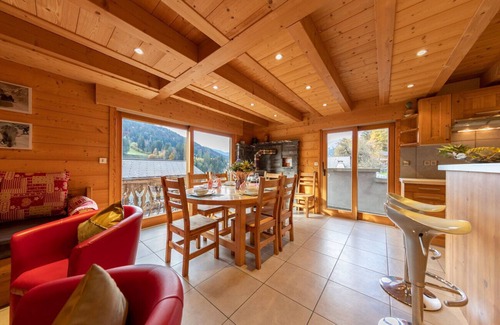 Morzine Chalet De Ski | Chalet Mitoyen Piscine intérieur uniquement saison hiver ( décembre à avril)