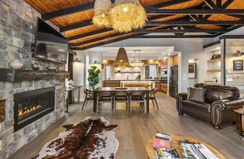 Big White Ski Resort Maison | Chalet Monashee - Brand New High-End Property with Amazing Views