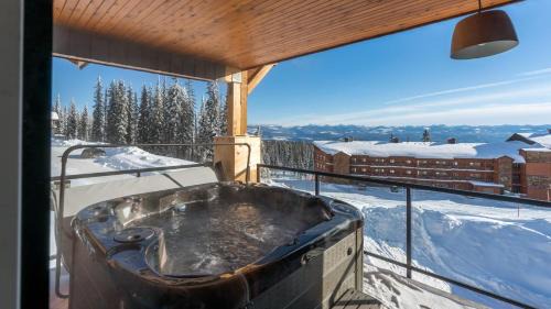 Big White Ski Resort Maison | Chalet Monashee - Brand New High-End Property with Amazing Views