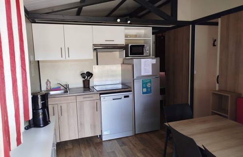 Evron Chalet De Ski | Chalet Morea, in a small campsite close to shops