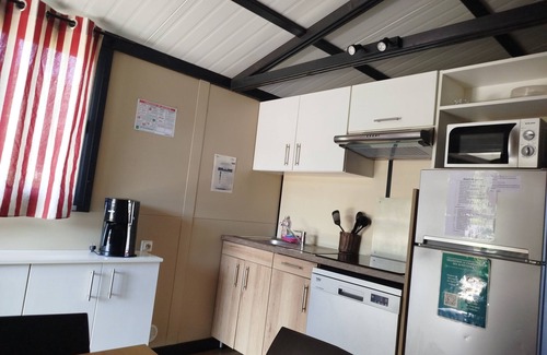 Evron Chalet De Ski | Chalet Morea, in a small campsite close to shops