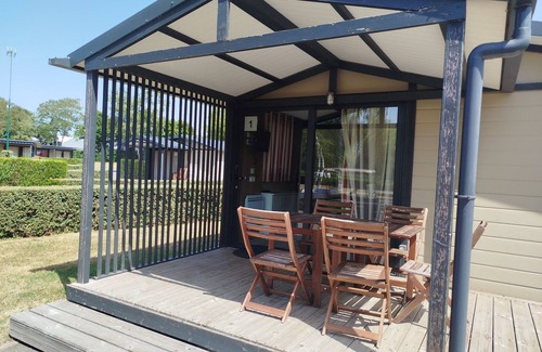 Evron Chalet De Ski | Chalet Morea, in a small campsite close to shops