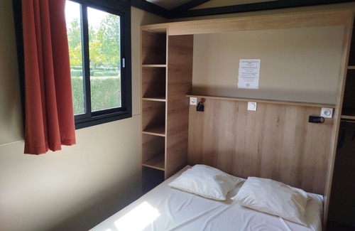 Evron Chalet De Ski | Chalet Morea, in a small campsite close to shops