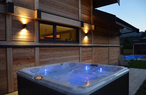 Aime Chalet De Ski | Chalet neuf, Jacuzzi, piscine privée mai-sept, pétanque, proche Paradiski