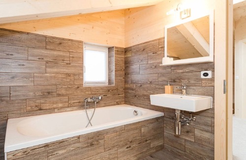 Val d'Illiez Chalet De Ski | Chalet à côté d'un spa relié au télésiège de Champéry par train de montagne