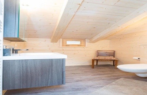Val d'Illiez Chalet De Ski | Chalet à côté d'un spa relié au télésiège de Champéry par train de montagne