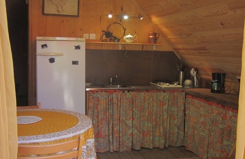 Fosses-et-Baleyssac Chalet De Ski | Chalet on the edge of a wood for a nature break! Pets welcome!