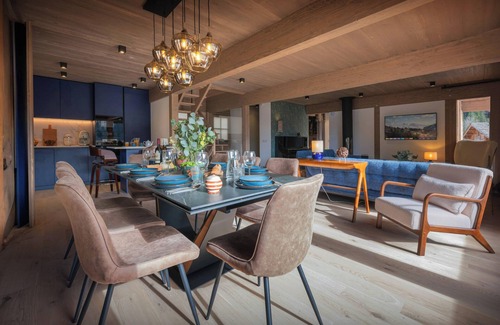Le Grand-Bornand Chalet De Ski | Chalet Ours Rouge - séjour alpin avec spa et cinema - OVO Network