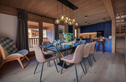 Le Grand-Bornand Chalet De Ski | Chalet Ours Rouge - séjour alpin avec spa et cinema - OVO Network