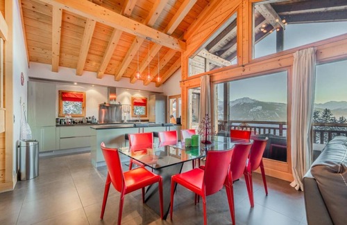 Randogne Chalet De Ski | Chalet Renard Blanc is a luxurious yet cozy home for skiing, golfing, and hiking