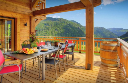 La Giettaz Chalet De Ski | Chalet Sabaroc - séjour alpin pour 11, jacuzzi et belle vue - OVO Network