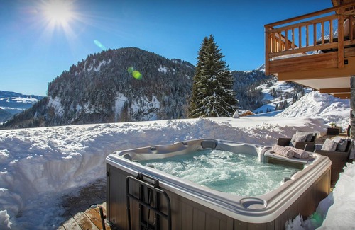La Giettaz Chalet De Ski | Chalet Sabaroc - séjour alpin pour 11, jacuzzi et belle vue - OVO Network