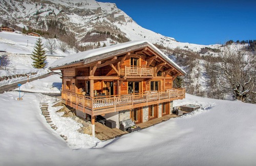 La Giettaz Chalet De Ski | Chalet Sabaroc - séjour alpin pour 11, jacuzzi et belle vue - OVO Network