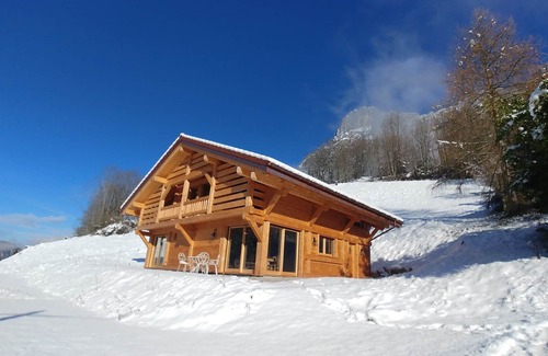 Le Petit-Bornand-les-Glieres Chalet De Ski | Chalet Savoyard Neuf, 8 Personnes, Tout Confort au Milieu des Montagnes