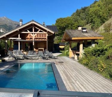 Bourg-Saint-Maurice Chalet De Ski | Chalet savoyard d'exception avec piscine chauffée