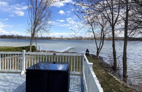 Le Haut-Richelieu Regional County Municipality Chalet De Ski | Chalet St-Jean-Sur-Richelieu Waterfront
