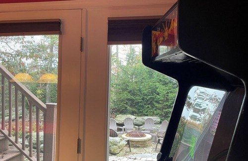 Sybertsville Chalet De Ski | Chalet style 3-bedroom with WiFi, AC in tranquil Hazleton.