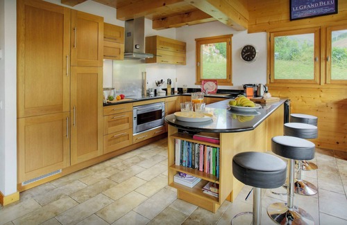 Le Chinaillon Chalet De Ski | Chalet Tolar - base familiale en montagne pour 14, jacuzzi - OVO Network