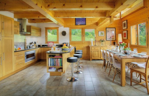 Le Chinaillon Chalet De Ski | Chalet Tolar - base familiale en montagne pour 14, jacuzzi - OVO Network