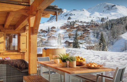 Le Chinaillon Chalet De Ski | Chalet Tolar - base familiale en montagne pour 14, jacuzzi - OVO Network