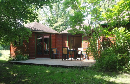 Vayrac Chalet De Ski | chalet 45m² dans parc,bord de riviere,bord de lac avec piscine