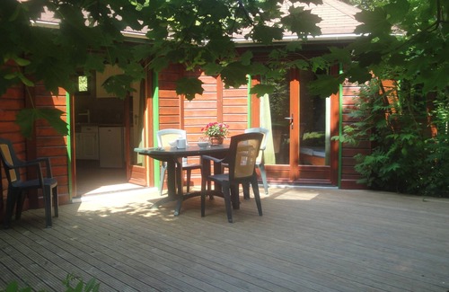Vayrac Chalet De Ski | chalet 45m² dans parc,bord de riviere,bord de lac avec piscine