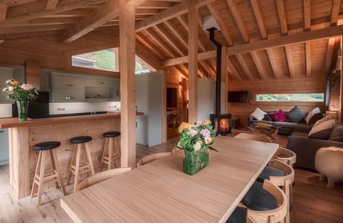 Morzine Chalet De Ski | Chalet Vorlaz is a luxury ski chalet with hot tub