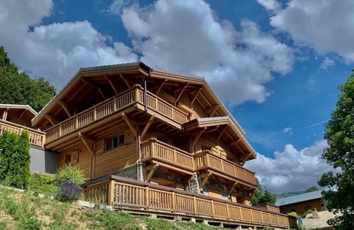 Morzine Chalet De Ski | Chalet Vorlaz is a luxury ski chalet with hot tub