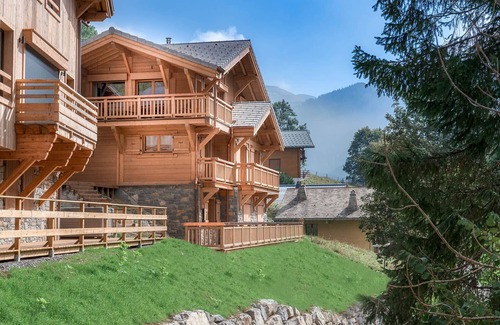 Morzine Chalet De Ski | Chalet Vorlaz is a luxury ski chalet with hot tub