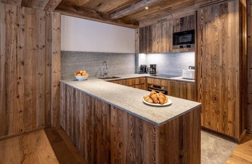 Le Fornet Chalet De Ski | Chalet, wifi, vue montagne, sauna, terrasse, balcon, cheminée ou poêle à bois, parking, télévision