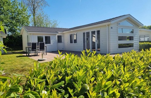 Velsen-Zuid Maison | Chalet with 2 bedrooms and a terrace