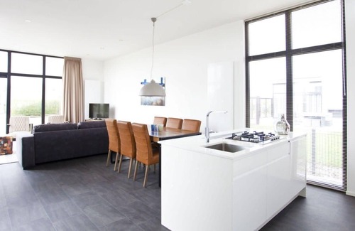 Biddinghuizen Maison | Chalet with 3 bedrooms and a terrace with hottub