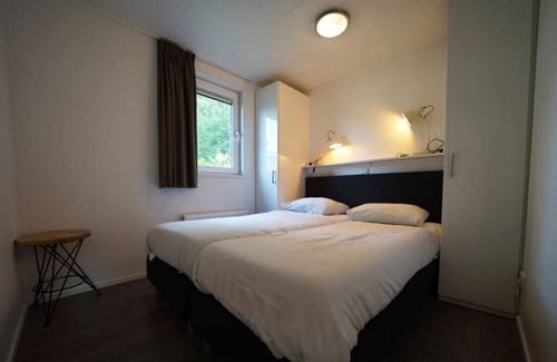 Dordtse Biesbosch Chalet De Ski | Chalet with 3 bedrooms and terrace