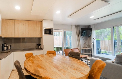 Zutendaal Chalet De Ski | Bonito chalet con airco en un parque de vacaciones