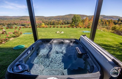 Saint-Jean-de-Matha Chalet De Ski | Chalet avec foyer et spa en montagne, vue sur le golf